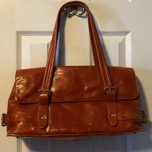 Gorgeous, brown leather Kenneth Cole handbag.